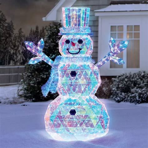 HIGHLIGHTS:Prismatic tree440 cool white LED lights with twinkle effectFor indoor and outdoor use4 yard stakes includedColorful iridescent finishPRODUCT DETAILS:Member's Mark™ 6' Pre-Lit Prismatic Tree adds a bright and colorful spin to the ...